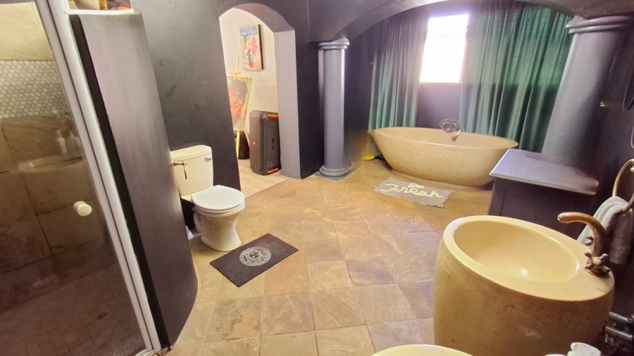 5 Bedroom Property for Sale in Roodia Free State